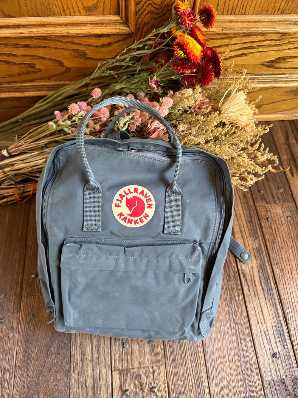 Fjallraven Kånken Mini Backpack in Dark Gray with Red Logo
